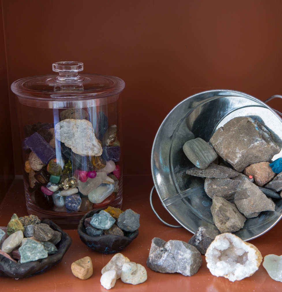 Une collection de pierres et de cristaux offerts par Dame Nature