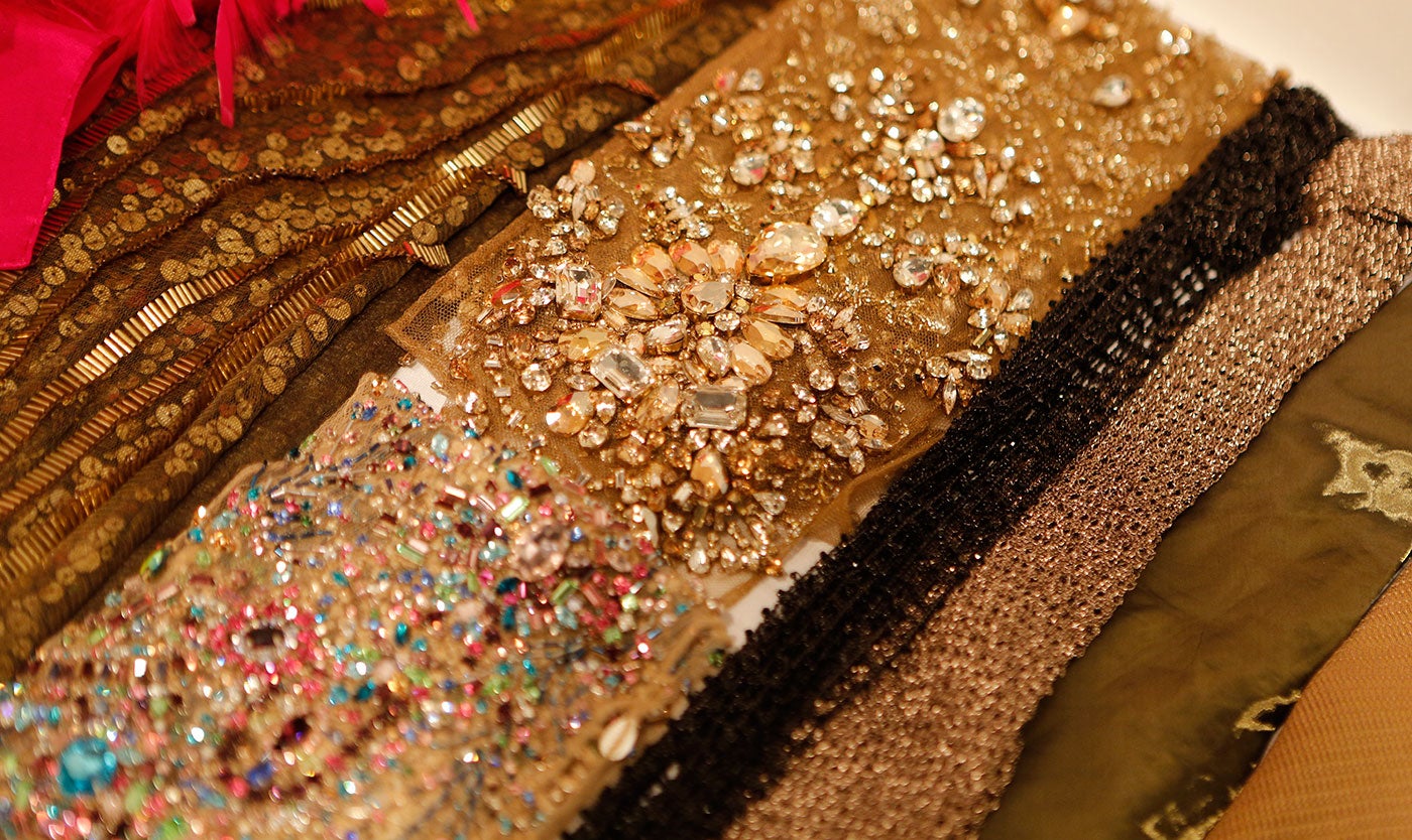  Près de 500 000 perles aux tailles variant de 1 à 40 mm ont été utilisées pour confectionner la Collection Printemps 2015