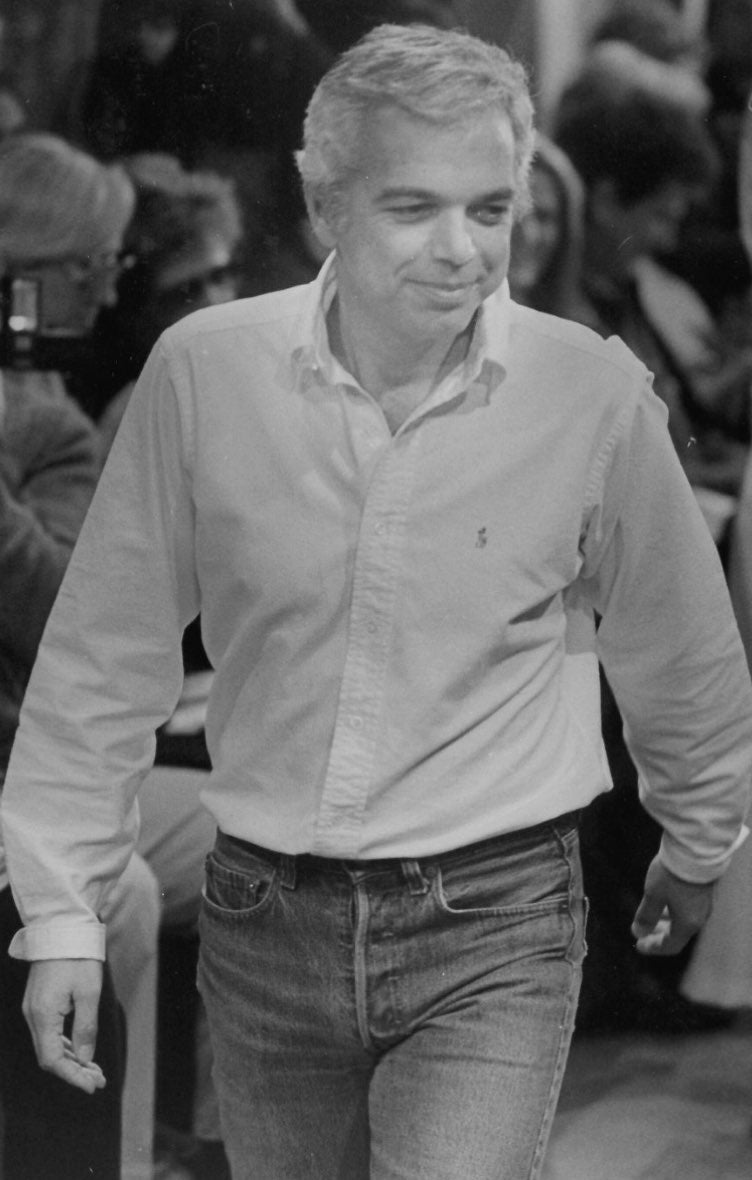           <strong>NONCHALANCE ET ASSURANCE</strong><br />          <span            >Ralph a d&eacute;clin&eacute; la chemise Oxford plus que quiconque, y compris            lors du d&eacute;fil&eacute; de 1985.</span          >        