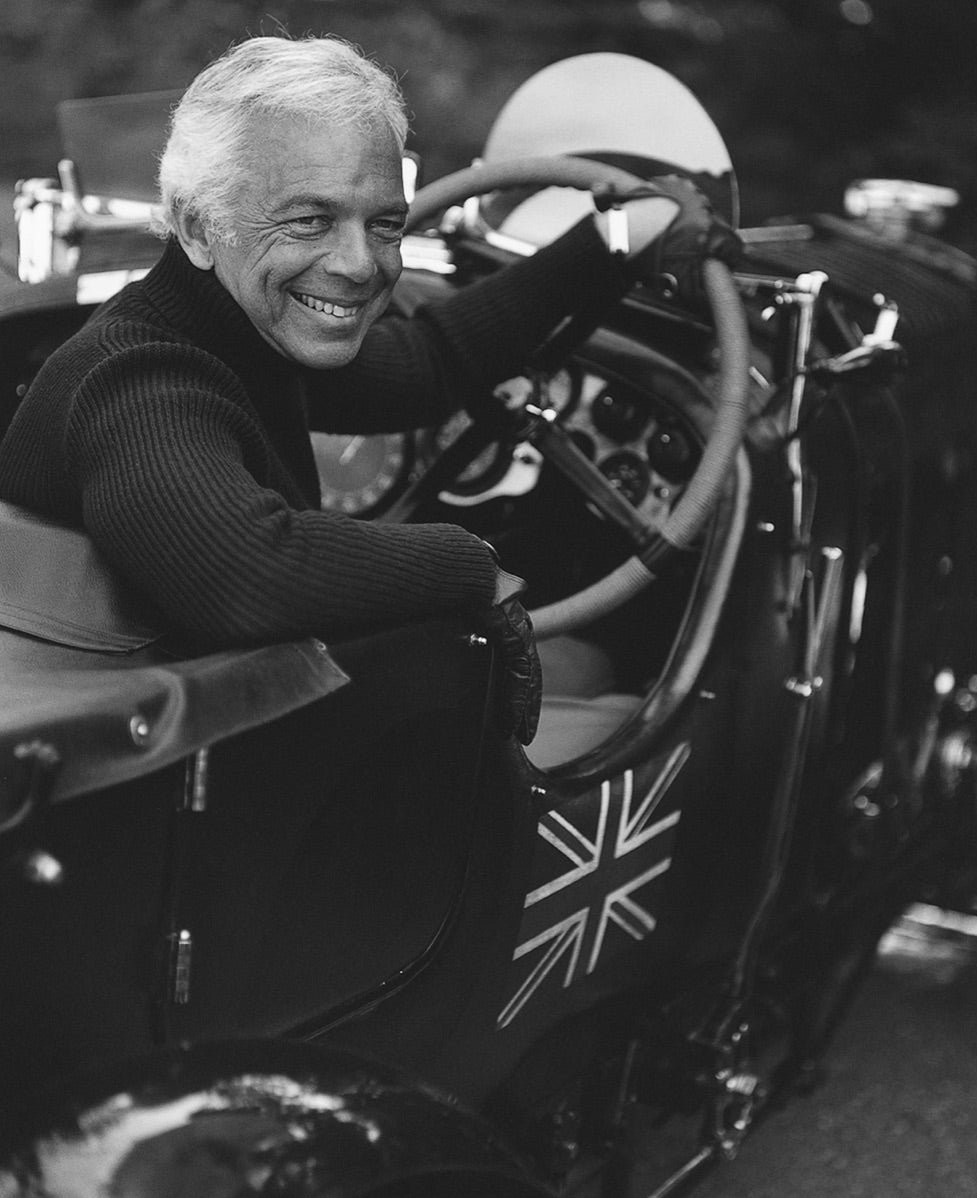 <strong>AU VOLANT</strong><br/><span>Ralph Lauren et sa Bentley Blower. </span><br/>Les voitures, a-t-il dit, &laquo; en disent autant sur vous que vos v&ecirc;tements &raquo;. </span>