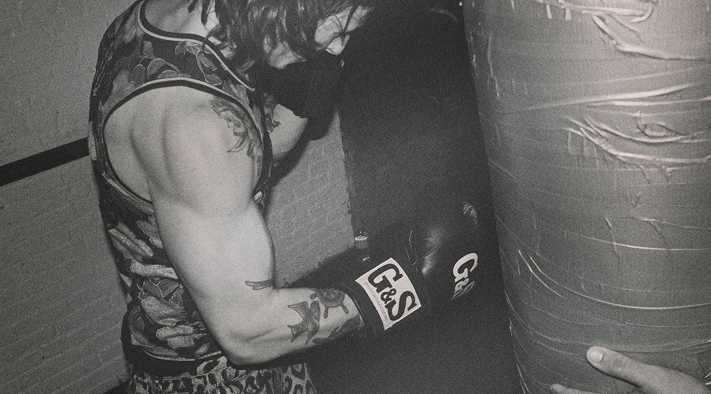                             Enivrée de machisme romantisque, une nouvelle vague de combattants sveltes et élancés s’initie à l’art old-school de la boxe