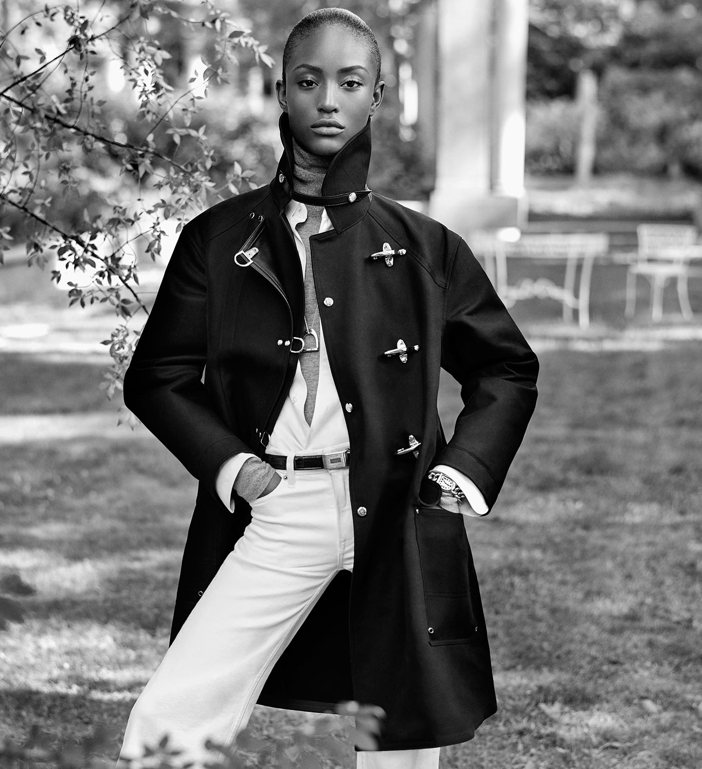 La veste de pompier, port&eacute; par Alicia Burke. Photographi&eacute;e par Steven Meisel
