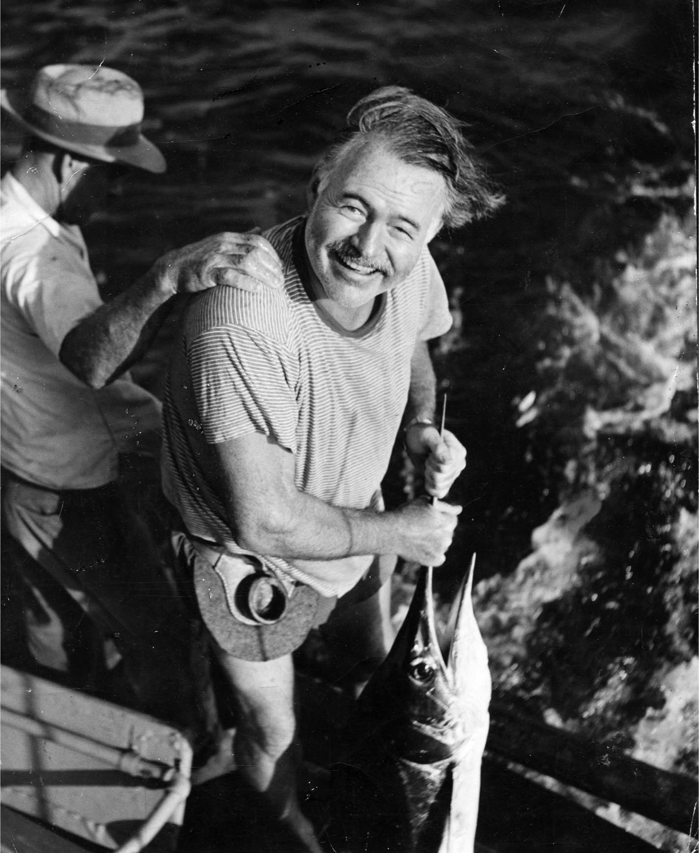           <strong>L'AMI DU P&Ecirc;CHEUR</strong><br />          <span            >Hemingway acheta des marini&egrave;res lors de ses voyages en France dans            les ann&eacute;es 1920, et il continua &agrave; les porter toute sa vie, surtout            lors de ses exp&eacute;ditions de p&ecirc;che dans les Cara&iuml;bes.</span          >        
