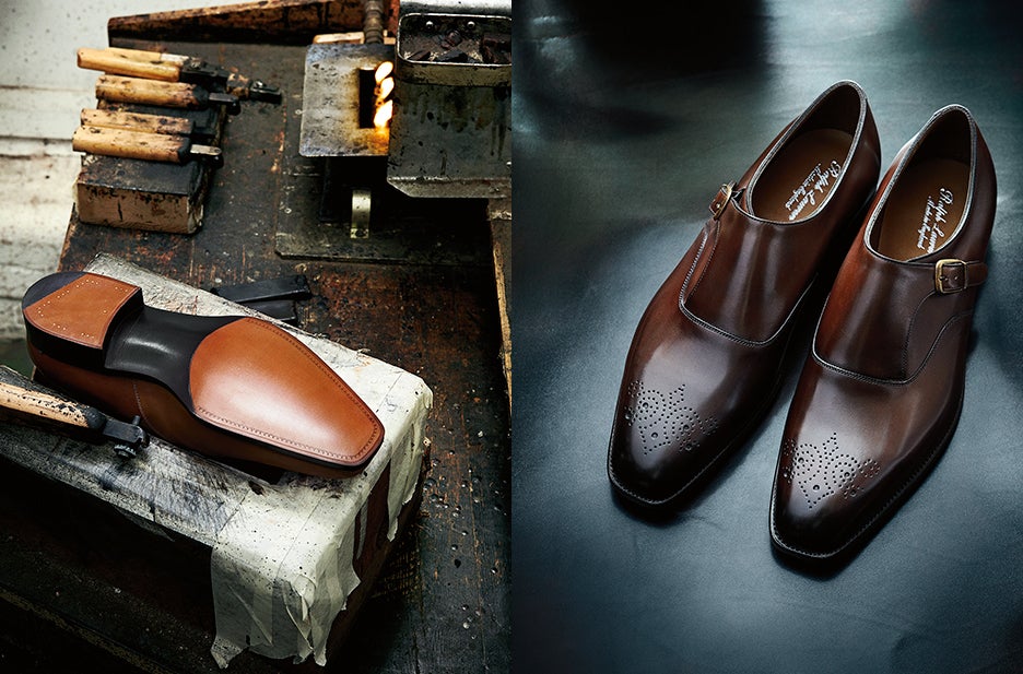 Chaque soulier est fini et ciré à la main, après intense chauffage des fers au feu. La pièce en fer située à côté du soulier est utilisée comme modèle de bout exclusif à Ralph Lauren.Le produit final est ciré à la main afin d'obtenir les couleurs profondes et somptueuses que vous voyez ici