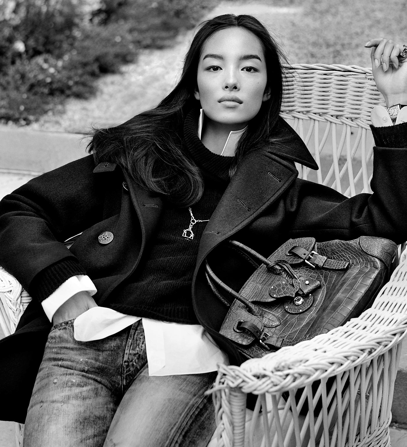 Le caban, port&eacute; par Fei Fei Sun. Photographi&eacute;e par Steven Meisel